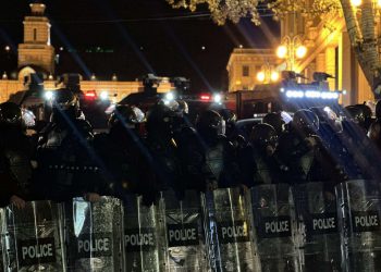 რა ხდება ამ წუთებში რუსთაველის გამზირზე – “მეტრონომის” ფოტოკოლაჟი