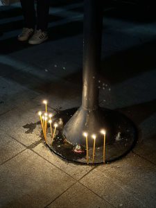 🎥რუსთაველზე აქციის მონაწილეებმა სანთლები დაანთეს - იხილეთ კადრები