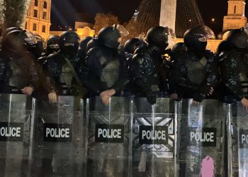 რა ხდება ამ წუთებში რუსთაველის გამზირზე – “მეტრონომის” ფოტოკოლაჟი