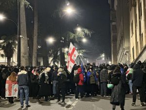 ხმაური მეტრო „თავისუფლებასთან“ - დაკავებულია რამდენიმე ადამიანი - რა ხდება ადგილზე?