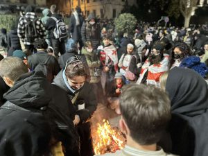ხმაური მეტრო „თავისუფლებასთან“ - დაკავებულია რამდენიმე ადამიანი - რა ხდება ადგილზე?