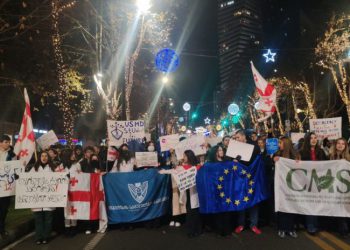 ჭავჭავაძეზე მომავალი ექიმების მარში მიმდინარეობს