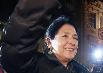 “გვიყვარხარ, სალომე” – პრეზიდენტი ქალების მარშს შეუერთდა