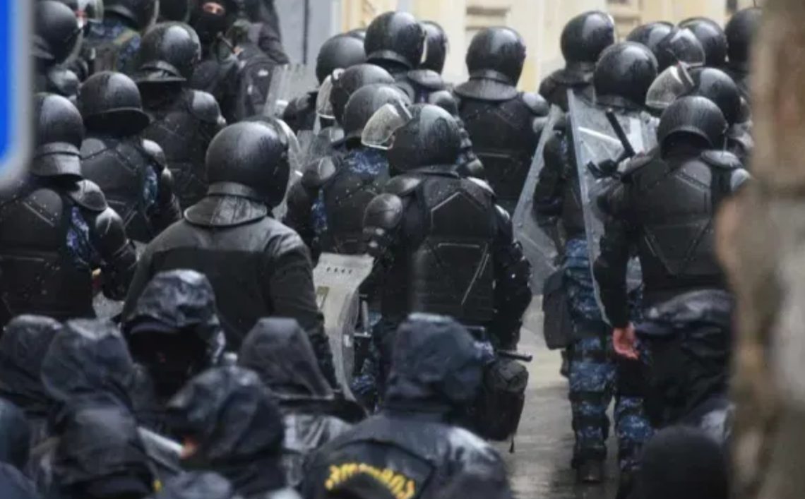 “ოპერაცია ჩაუტარდა, მაგრამ თვალის ბუდის შეშუპების გამო ვერ შეძლეს დასრულება” – რას ამბობენ ახლობლები აქციაზე დაშავებული ბიჭის შესახებ