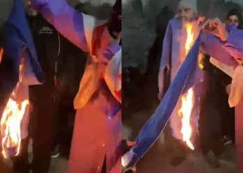 აქციაზე “ქართული ოცნების” ჰუდი დაწვეს – იხილეთ კადრები ადგილიდან