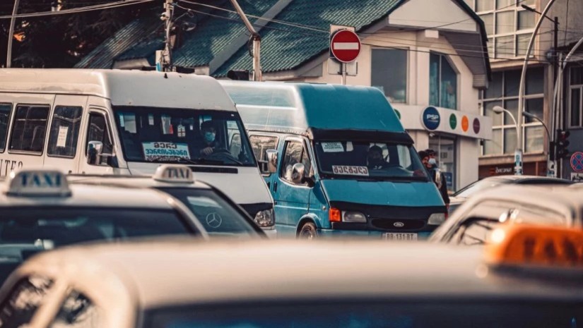 ავტოტრანსპორტით მგზავრთა გადაყვანის წესები იცვლება – ინფორმაცია მძღოლებისთვის