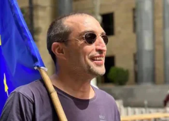 “მომაკვდავ დედას მარტო უვლიდა… დაუყოვნებლივ უნდა გათავისუფლდეს ადამიანი, რომელსაც სხვების გადარჩენის უძლიერესი ბერკეტი უპყრია ხელთ”- ცნობილი პედიატრი მიმართვას ავრცელებს