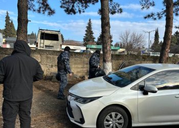 ბოლნისის ცენტრალური კლინიკა სპეცრაზმის ალყაშია – უახლესი ცნობები მარნეულიდან