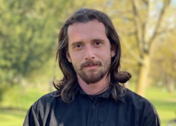 “სპეცრაზმის თანამშრომელმა ჩამომაგლიჯა საყურე და ყური, ჩაგვიქრეს შუქი და გვირტყეს” – დომენიკ მანგო დაკავების დეტალებს იხსენებს