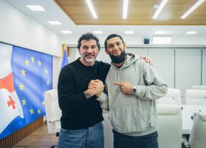 “საქართველოს გაუმარჯოს“ - ჩეჩენი მებრძოლი ხამზატ ჩიმაევი საქართველოშია - რა ფოტოები გავრცელდა?