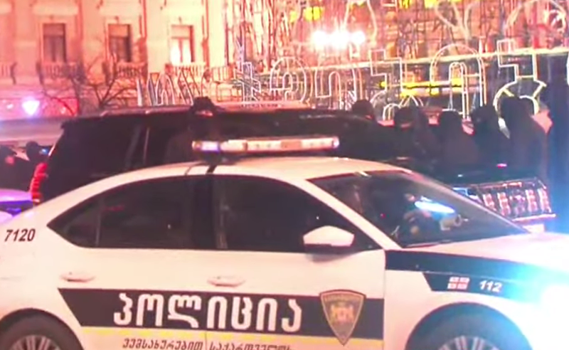 “ხარება” თავისუფლების მოედანზე გამოჩნდა – რა ვითარებაა ადგილზე?