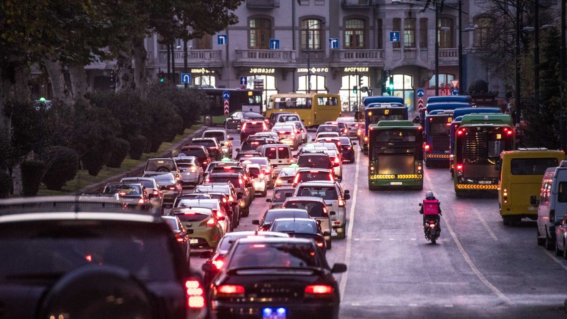 ინფორმაცია მძღოლებისთვის! – ვის შეეზღუდება იანვრიდან პიკის საათებში მოძრაობა?