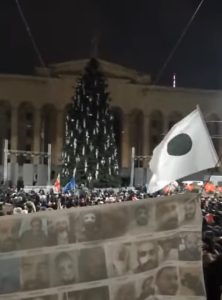 უწყვეტი პროტესტის მე-17 დღე - მეტრონომის ფოტოკოლაჟი