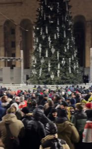 უწყვეტი პროტესტის მე-17 დღე - მეტრონომის ფოტოკოლაჟი