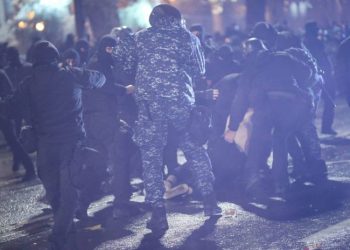 “დაკავებულ გოგოს ნიღბიანები ვიდეოებს უღებდნენ და ეუბნებოდნენ სტრიპტიზს ცეკვავ შენ ვიცითო”- რას წერს ნენსი ვოლანდი?