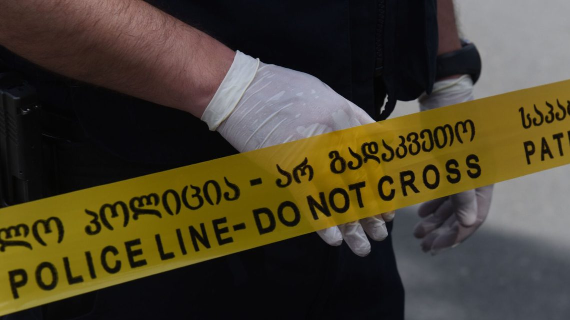 “ნაქირავებ სახლში ცხოვრობდნენ, სადაც ფაქტი მოხდა…ცეცხლსასროლი იარაღით ჩაიდინა მვკლელობა”- რა დეტალები ხდება ცნობილი ხელვაჩაურში მომხდარ მკვლელობაზე?