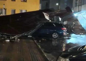 ბათუმში უამინდობამ პრობლემები შექმნა – დაზიანებულია საცხოვრებელი სახლების სახურავები და ავტომობილები, მოგლეჯილია ხეები