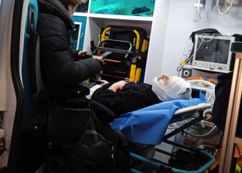 “გამოცვივდა 30-ზე მეტი ნიღბიანი ადამიანი, დამეტაკნენ, წამაქციეს მირტყეს” – რას ჰყვება დაშავებული ჟურნალისტი