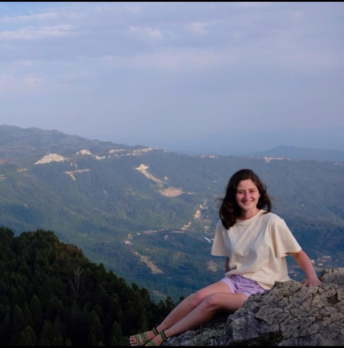 “მკითხეს, ვიცვლიდი თუ არა პოზიციას და ვივლიდი თუ არა კიდევ აქციებზე” – აჭარის ტურიზმის დეპარტამენტის თანამშრომელი სამსახურიდან გაათავისუფლეს