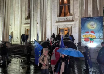 ქუთაისში ანრი ჯოხაძის კონცერტი პროტესტის ფონზე მიმდინარეობს