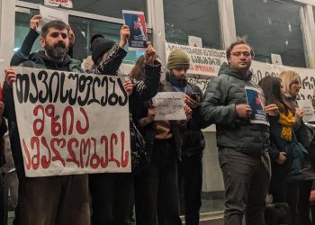 საზოგადოებრივ მაუწყებელთან აქცია – „თავისუფლება მზია ამაღლობელს!“ მიმდინარეობს