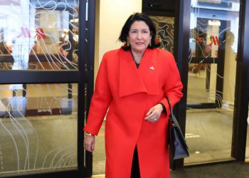 „გზად ინაუგურაციისკენ“ – წერს სალომე ზურაბიშვილი სოციალურ ქსელში და ფოტოს აქვეყნებს