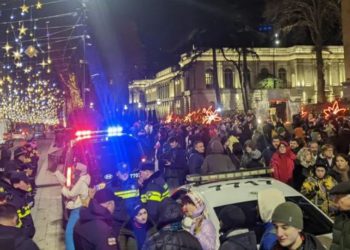 უწყვეტი პროტესტის 43-ე დღე – აქციი მონაწილეებმა გზა გადაკეტეს