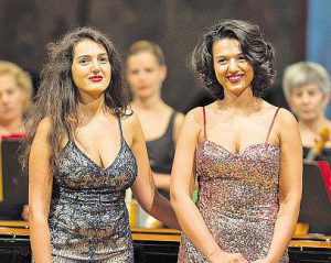 უმცროსი დის პროდიუსერი...- როგორ გამოიყურება ხატია ბუნიათიშვილის და, რომელიც მისი ყველაზე ერთგული მეგობარია?