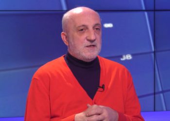 “მხდა­ლი ტუ­რე­ბის ხრო­ვა­სა­ვით და­თა­რე­შო­ბენ…”- რას წერს გია ხუხაშვილი?