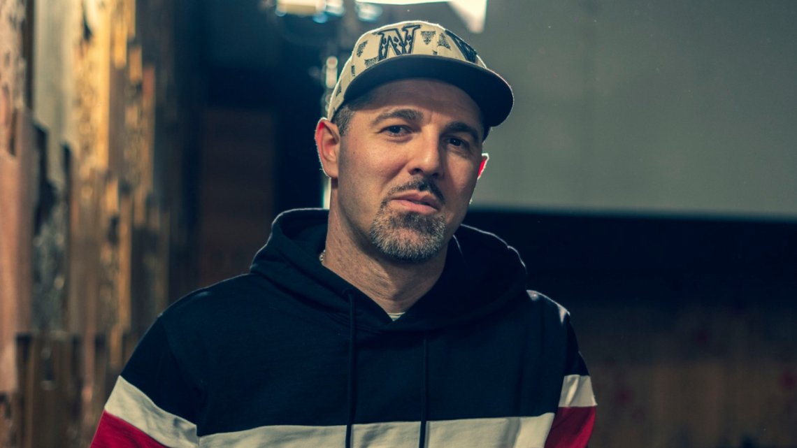 “აბა, მეგობრებო, ადვოკატი ვინ მყავს აქაურობაში?” – რეპერი ლექს-სენი სასამართლოში დაიბარეს