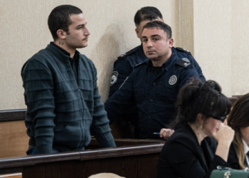 „ჩემი გიტარა მენატრება. პატიმრობა არის უკიდურესი ვარიანტი, არანაირად არ ვიმსახურებ ამას” –  მათე დევიძე მოსამართლემ პატიმრობაში დატოვა