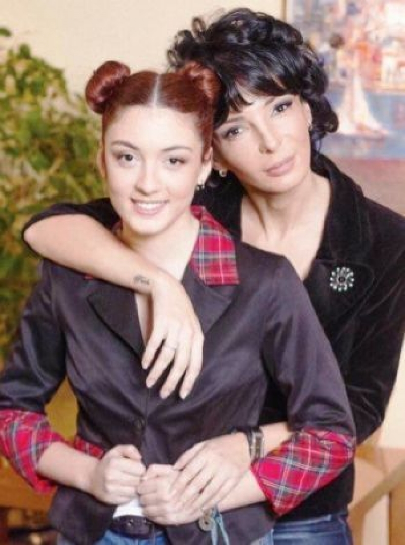 “ნუცას ხე პარიზის უნივერსიტეტში…”- მაია ასათიანი საზოგადოებას ემოციურ კადრებს უზიარებს