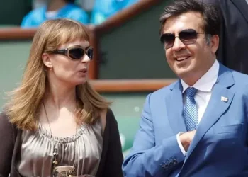 “არ ვიცოდი ჩემი მეუღლის უკრაინული რომანის შესახებ” – რას წერს უკრაინული მედია სანდრა რულოვსზე და ურთიერთობაზე მიხეილ სააკაშვილთან