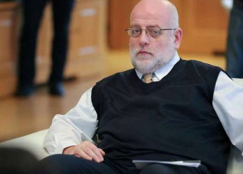 “სამხარაძე მაყენებდა შეურაცხყოფას, მანველიძემ ქოთანი ისროლა, მემუქრებოდნენ” – ბათუმში ზვიად ქორიძეს ფიზიკურად გაუსწორდნენ