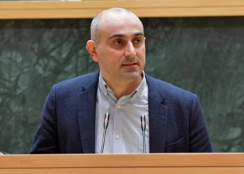 „რეჟისორები, მსახიობები თუ ლექტორები კი არ უნდა იფიცებოდნენ, არამედ ხალხთან მეტს მუშაობდნენ“ – რაქვიაშვილი