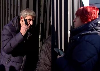 🎥ვასილ ივანოვ-ჩიქოვანსა და ნინო ზაუტაშვილს  საზმაუს ახალ შენობაში არ უშვებდნენ