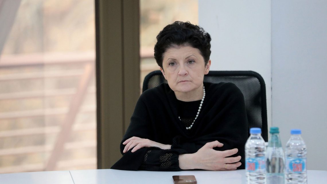 “ეჰ, ლაურა, ლაურა! ადრე, ჩემს ბავშვობაში, ტვინი იყიდებოდა დეზერტირის ბაზარში…”- რას წერს სოციალურ ქსელში თეა წულუკიანი?