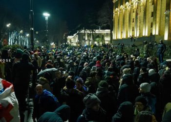 მომიტინგეებმა, რუსთაველის გამზირი, რამდენიმე მცდელობის შემდეგ, მაინც გადაკეტეს