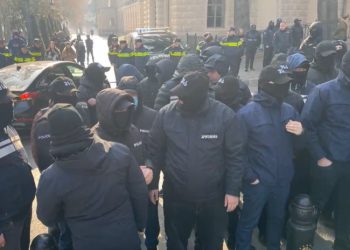 „მოულოდნელად თავს დაგვესხა პოლიციის ნიღბიანთა რაზმი, ურტყეს ყველას, ვისაც მისწვდნენ“ – ზურა ვარდიაშვილი