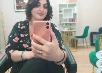 “არის ორსულად” – მეგობრები ახალგაზრდა ქალს ეძებენ