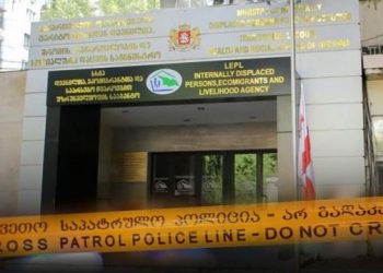 “არც სახლი მაქვს, არც კარი მაქვსო და და ეს გადაწყვიტა…”- რას ჰყვება 44 წლის გარდაცვლილი დევნილი კაცის შვილი?