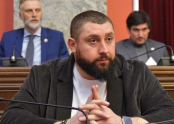 „ყველას შეუძლია თავის ქვეყანას აარიდოს ომი“ – ლაშა ტალახაძე