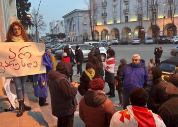 უწყვეტი პროტესტის 78- ე დღე – მოქალაქეები თელავის მერიის წინ შეიკრიბნენ