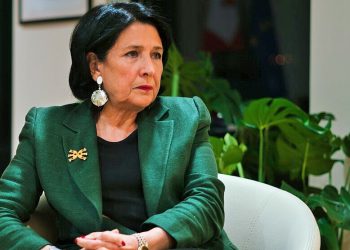 სალომე ზურაბიშვილი ბათუმის სახელმწიფო უნივერსიტეტთან გამოჩნდა – რა  მიმართა ახალგაზრდებს?