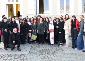 “მე ვარ თქვენ გვერდით და ბოლომდე ერთად ვიქნებით”- სალომე ზურაბიშვილმა ფოთში აქტივისტებს მიმართა