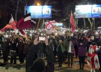 საპროტესტო მარშების მონაწილეები გმირთა მოედანზე მივიდნენ
