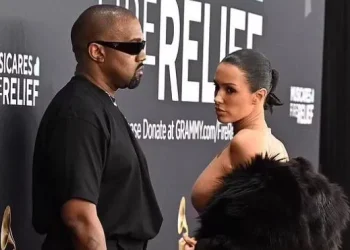 რამდენი მილიონი დაკარგა კანიე უესტმა გრემის დაჯილდოებაზე მისი პარტნიორის ჩაცმულობის გამო?