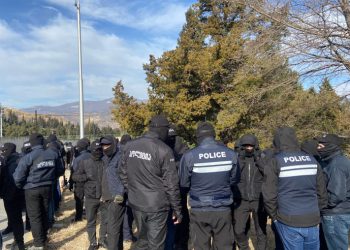 რა ხდება თავისუფალ უნივერსიტეტთან, სადაც სტუდენტები იკრიბებიან? – ადგილზე კრიმინალური პოლიციაა მობილიზებული