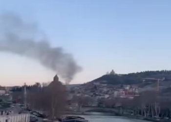 ხანძარი ძველ თბილისში – რა ხდება ამ წუთებში ადგილზე