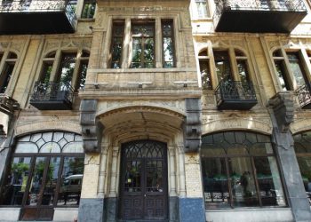 თეატრალური უნივერსიტეტის ლექტორთა ნაწილი რექტორს სტუდენტების სტატუსზე კომისიის გადაწყვეტილების შეჩერებას სთხოვს